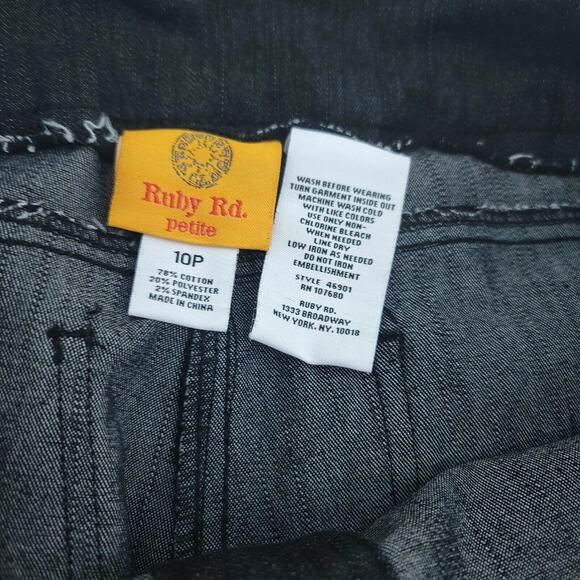 Ruby Rd Black Stud Accents Size 10P Shorts - Picture 2 of 7